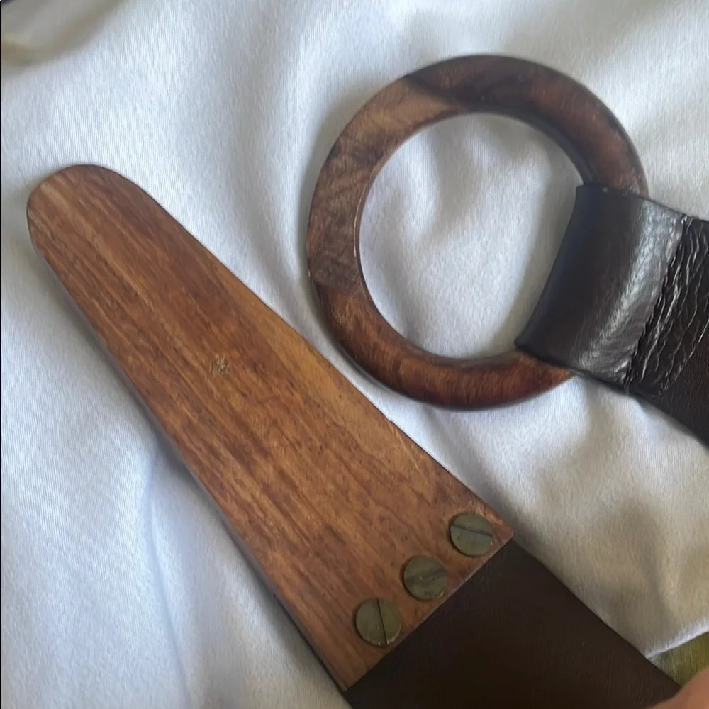 Chico’s Brown Adjustable Leather‎ Belt with Buckle Shell Inlay